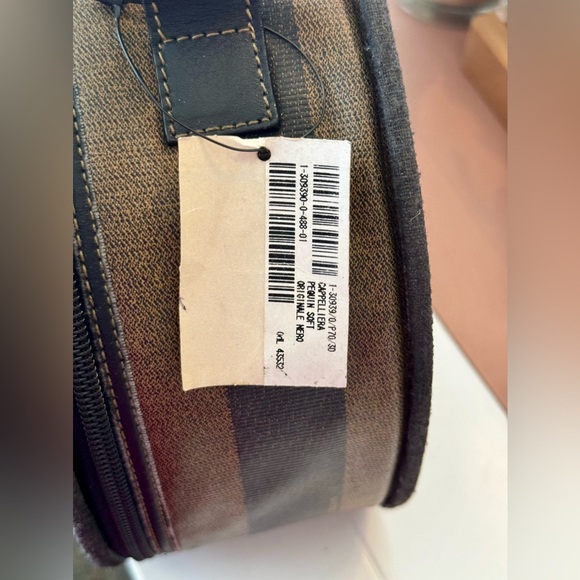 CUSTOMER APPRECIATION GIFT 💝 Vintage Fendi Cosmetic Case - Picture 9 of 13